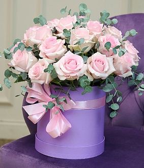 Необыкновенный букет из роз в коробке